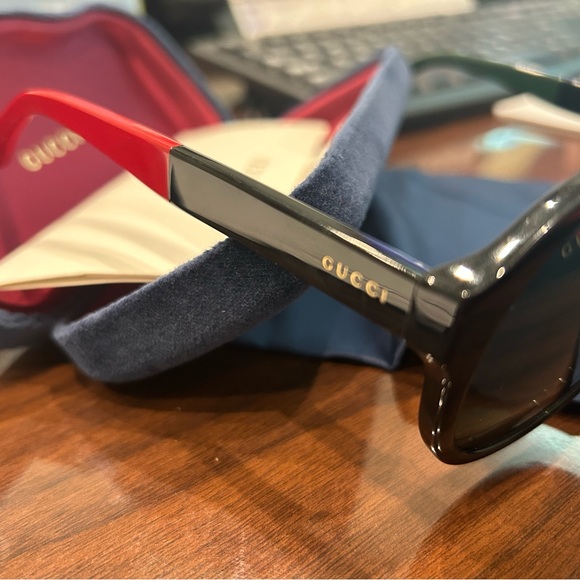 Authentic Gucci sunglasses - Picture 3 of 4